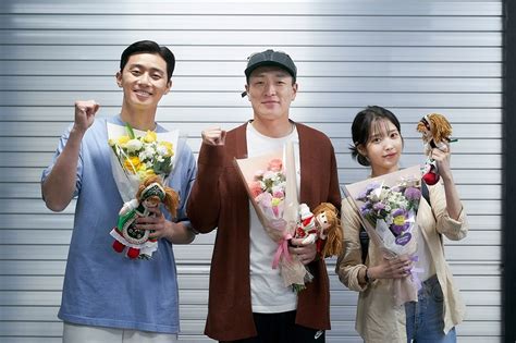 Park Seo Joon dan IU Selesaikan Syuting Film Dream Setelah 2 Tahun Tertunda : Okezone Celebrity