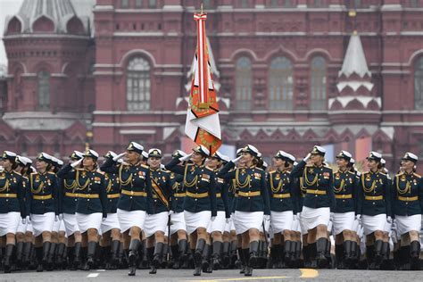 俄罗斯举行红场阅兵 纪念卫国战争胜利74周年