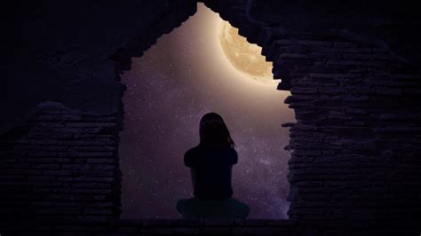 夜晚孤独的少女行走背影高清图片下载-正版图片501119713-摄图网