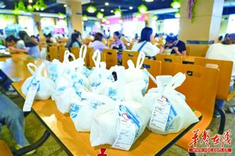 武汉一高校食堂推出校内送餐服务，上线不久便日接700单__凤凰网