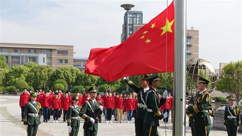 北航举行升旗仪式 庆祝新中国成立70周年-新闻网