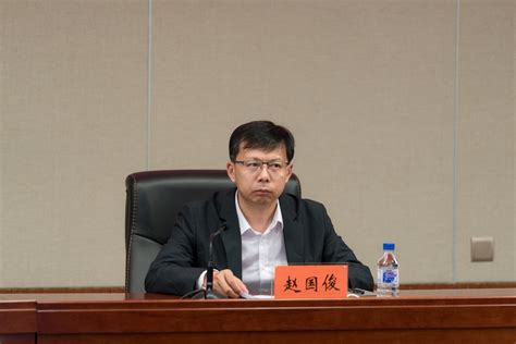 县长王东征向市组织部部长于燕介绍公司发展情况 - 正阳县新天地草业有限公司