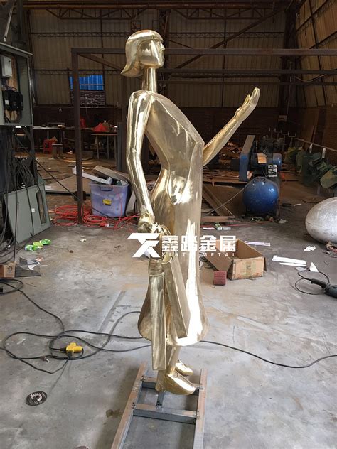 不锈钢大型人物雕塑_佛山金利恒致不锈钢有限公司