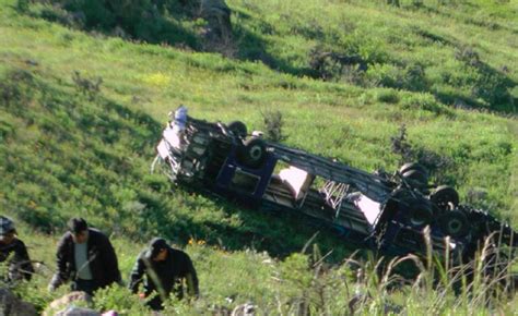 秘鲁发生客车坠崖事故 已致16人死36人受伤_国际新闻_南方网