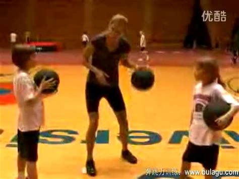 篮球初学者运球手法基本功教学-运动健身视频-搜狐视频