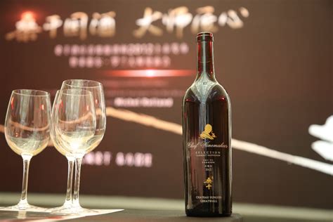 “中国葡萄酒酒王”诞生 长城桑干定义中国酒庄酒最高品质_凤凰网