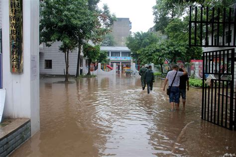 四川射洪暴雨 城区部分地区内涝 - 四川 - 华西都市网新闻频道