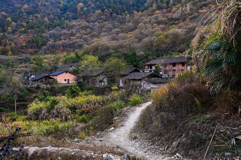 神秘的秘境，中国最偏僻的地方，也是最后通公路的县城