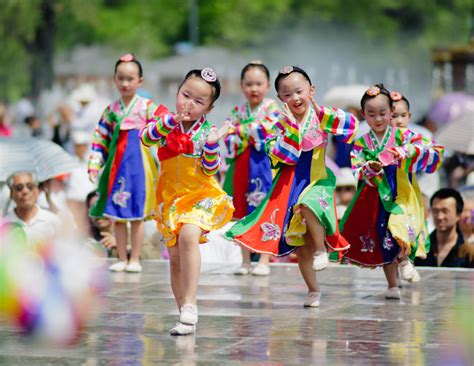 朝鲜牡丹峰乐团《英雄赞歌》新颖好听，红歌飘香，感动无数国人_腾讯视频