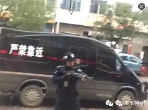 “歹徒”闹市“抢劫”运钞车(组图)-搜狐新闻中心