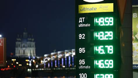 国际油价跌破30美元/桶，分析师称可能还有3成跌幅|界面新闻