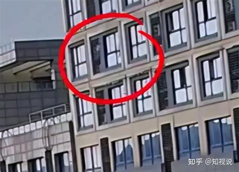 湖南两个孩子和保笼一起从5楼坠落 很不幸，都没了……_都市快报