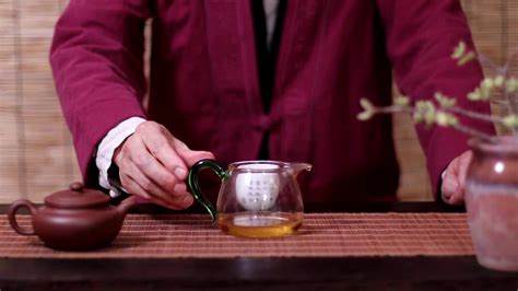 女茶艺师倒茶高清图片下载-正版图片501342291-摄图网