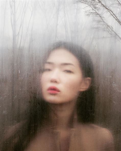 韩国隔着玻璃的朦胧美-女性摄影-欧莱凯设计网