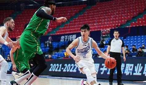 28名青年队球员征战本赛季CBA，新疆男篮不是只会“买买买”