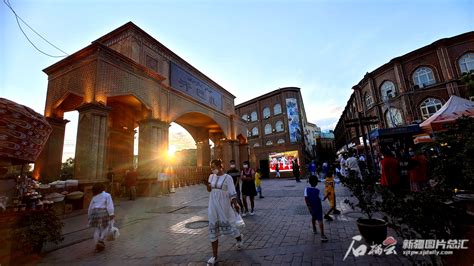 中国新疆南疆喀什地区喀什古城建筑白天及夜景风光高清图片下载-正版图片502504186-摄图网