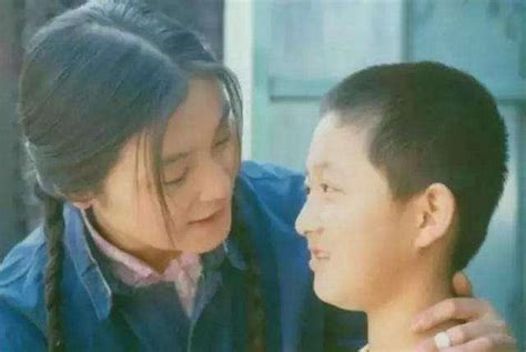香港90年代红透半边天的童星「小柏林」，现在还好吗？_观众_刘松仁_郑柏林