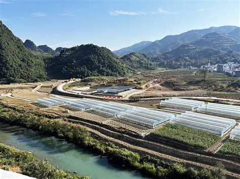 广西河池年产30万吨超细碳酸钙粉生产线现场-世邦工业科技集团上海微粉技术有限公司