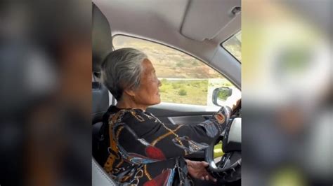 71岁奶奶自驾川藏线，女儿赞其“具备所有优秀女性美好品质”