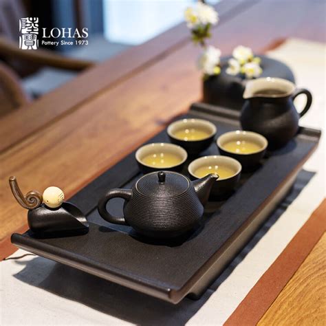 这套茶壶灵感来源自我居住的江南建筑，提取江南 客家屋脊和屋檐独有的特征。请各位果多多指教。 - 普象网
