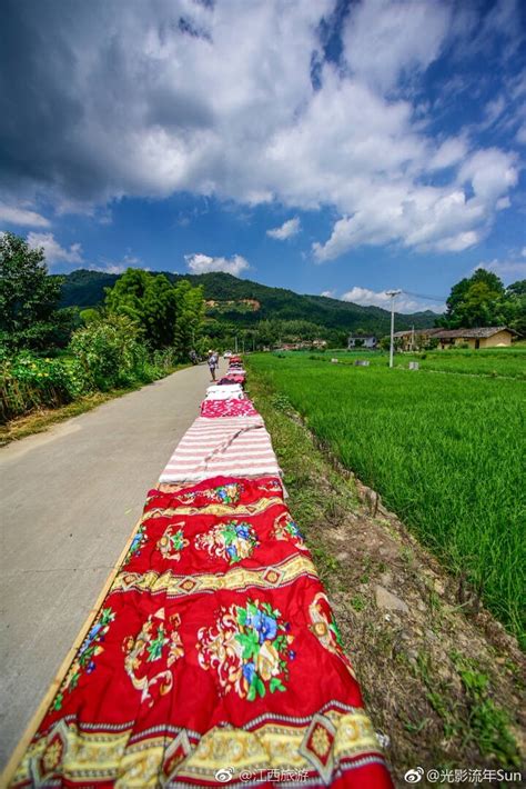 “六月六，晒红节”是客家人由来已久的一种民间习俗，主要是晒冬衣