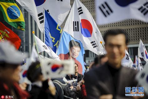 朴槿惠支持者举行大规模集会 挥舞韩美国旗（组图）_新闻 ...