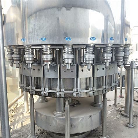 直线式灌装机 - 液体灌装机系列 - 苏州伊亚制药机械科技有限公司