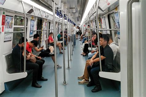 上海地铁让座风波：是年轻人没有道德,还是有人不讲武德|武德|道德|年轻人_新浪新闻