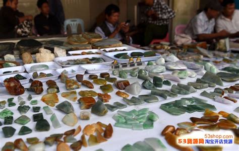 最大的翡翠交易市场是哪个 带你了解缅甸最大规模的翡翠交易市场 - 冰种玻璃种翡翠手镯挂件A货_翡翠原石种水等级划分鉴定价格多少钱，国翠世家珠宝