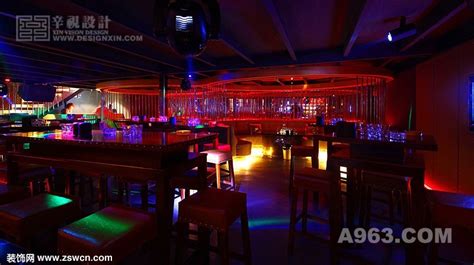 海口市苏荷酒吧LED P3.91透明屏项目_深圳深蓝视讯科技有限公司