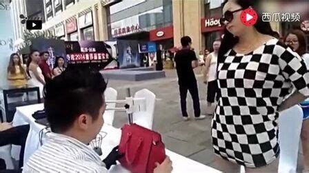 20岁中国美女当众表演“脱衣服”，2秒钟换一套，评委看不住了_腾讯视频