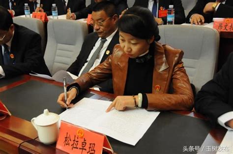 青海省文联与玉树州签订战略合作协议_新华网
