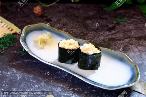 玉米沙拉寿司,日韩料理,食品餐饮,摄影素材,汇图网www.huitu.com