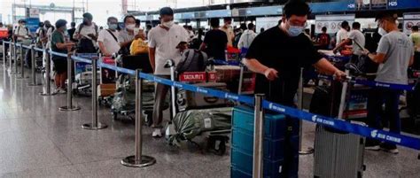 中国赴美航班旅客爆满，全是带娃家庭和中老年夫妻_疫情_秦刚_叶先生