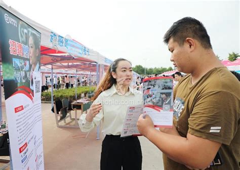 安徽芜湖：校园招聘促就业-人民图片网