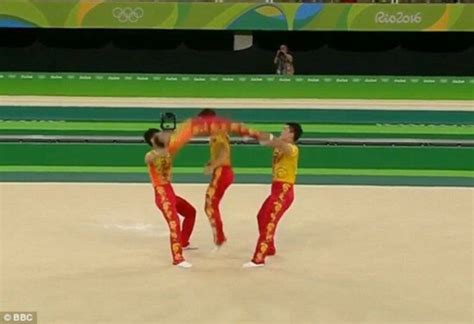 中国体操队里约表演“人肉跳绳”引爆全场：选手柔韧性逆天-新闻中心-南海网