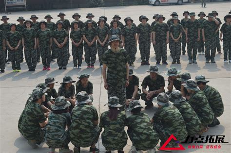 企业员工军事化拓展训练营_北京军训基地|军事化拓展|力点企业特训