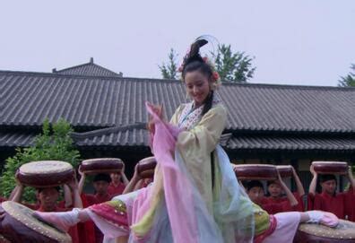 历史上的今天7月13日_-16年汉成帝立赵飞燕为皇后。