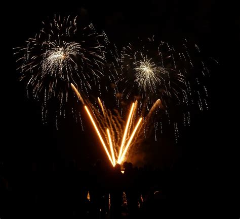 Japan dazzles crowds with Honda Celebration of Light fireworks (PHOTOS ...