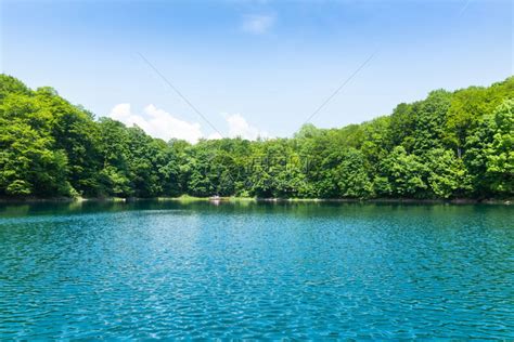 碧波荡漾的湖水景色高清图片下载-正版图片302593993-摄图网