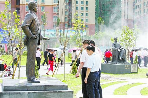 雾霾扰城 北京大学名人雕塑被戴口罩_IQAir空气净化器_家电净化器-中关村在线