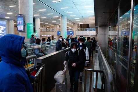 宁波火车站客运量减少 约百分之五十旅客戴了口罩_手机新浪网