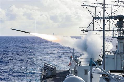 美媒：解放军向南海发射了4枚东风21D、东风26弹道导弹_凤凰网视频_凤凰网
