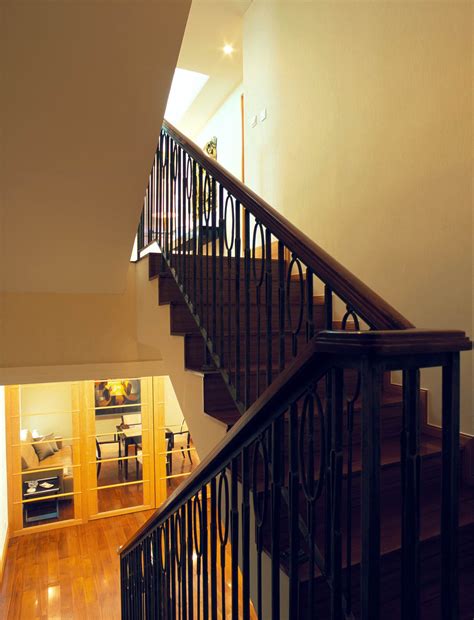 复式楼实木楼梯装修设计效果图 – 设计本装修效果图