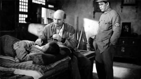 黑白老电影《白求恩大夫》，讲述国际主义战士白求恩大夫的故事