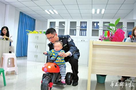 刚出生就被遗弃的婴儿1岁了 民警希望其亲生父母来看看他 - 四川 - 华西都市网新闻频道