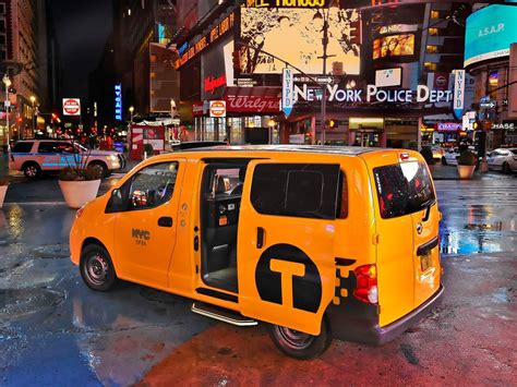 出租车细节特写图片-黄色出租车细节特写素材-高清图片-摄影照片-寻图免费打包下载
