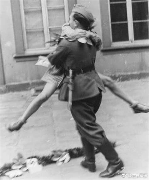 德军对犹太女人照片：二战纳粹德军就是这样对待漂亮女人