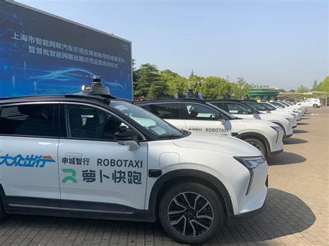 上海市智能网联汽车示范应用创新项目成果发布，首批智能网联出租示范运营在嘉定启动