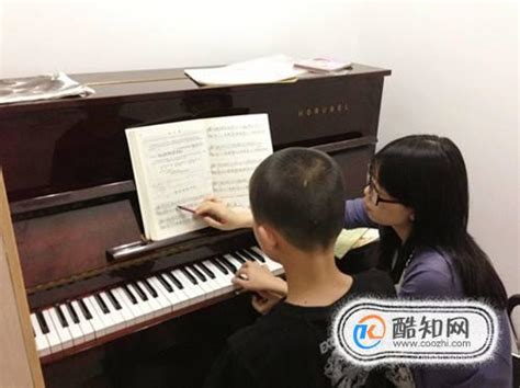 初学者如何学习钢琴？_酷知经验网
